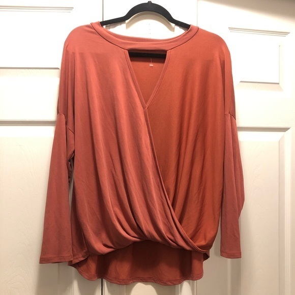 NEW Entro Keyhole Blouse - Picture 1 of 6